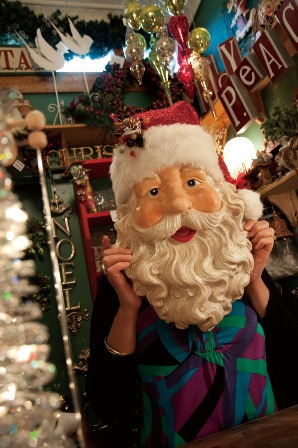 ルーラの名物店。一年中クリスマスグッズを取り扱っています。