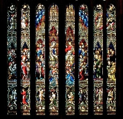 セントメアリー大聖堂の壮麗なステンドグラス