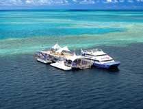 セントラル・グレートバリアリーフに係留されている浮島(リーフワールド)での約2時間の滞在