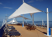 クルーズ船のデッキ