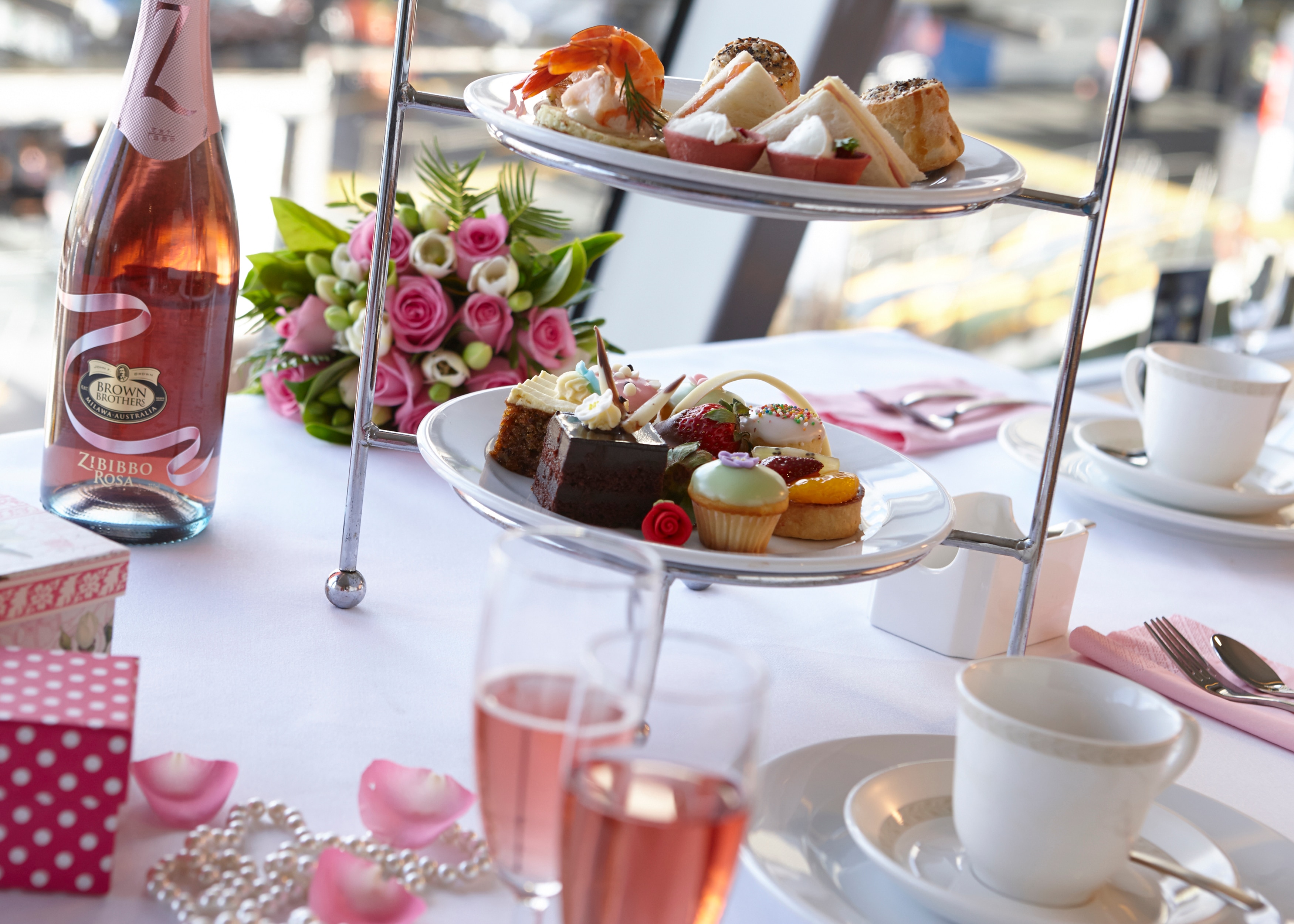 船上で優雅に！シドニー湾　ハイティークルーズ