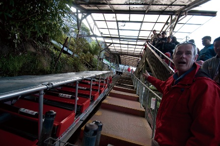 世界一急勾配のトロッコ列車は大人気！！