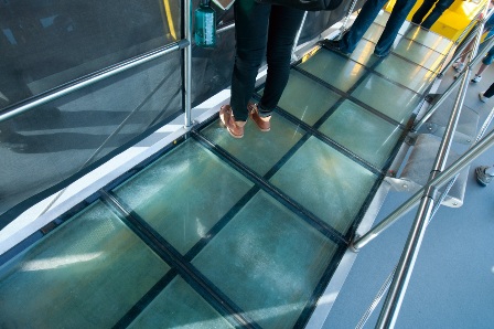 下が丸見えスカイウェイ！！