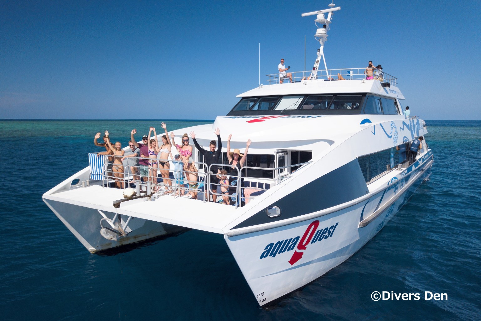 ケアンズ発 DIVERS DEN　日帰りダイビング&シュノーケリングトリップ