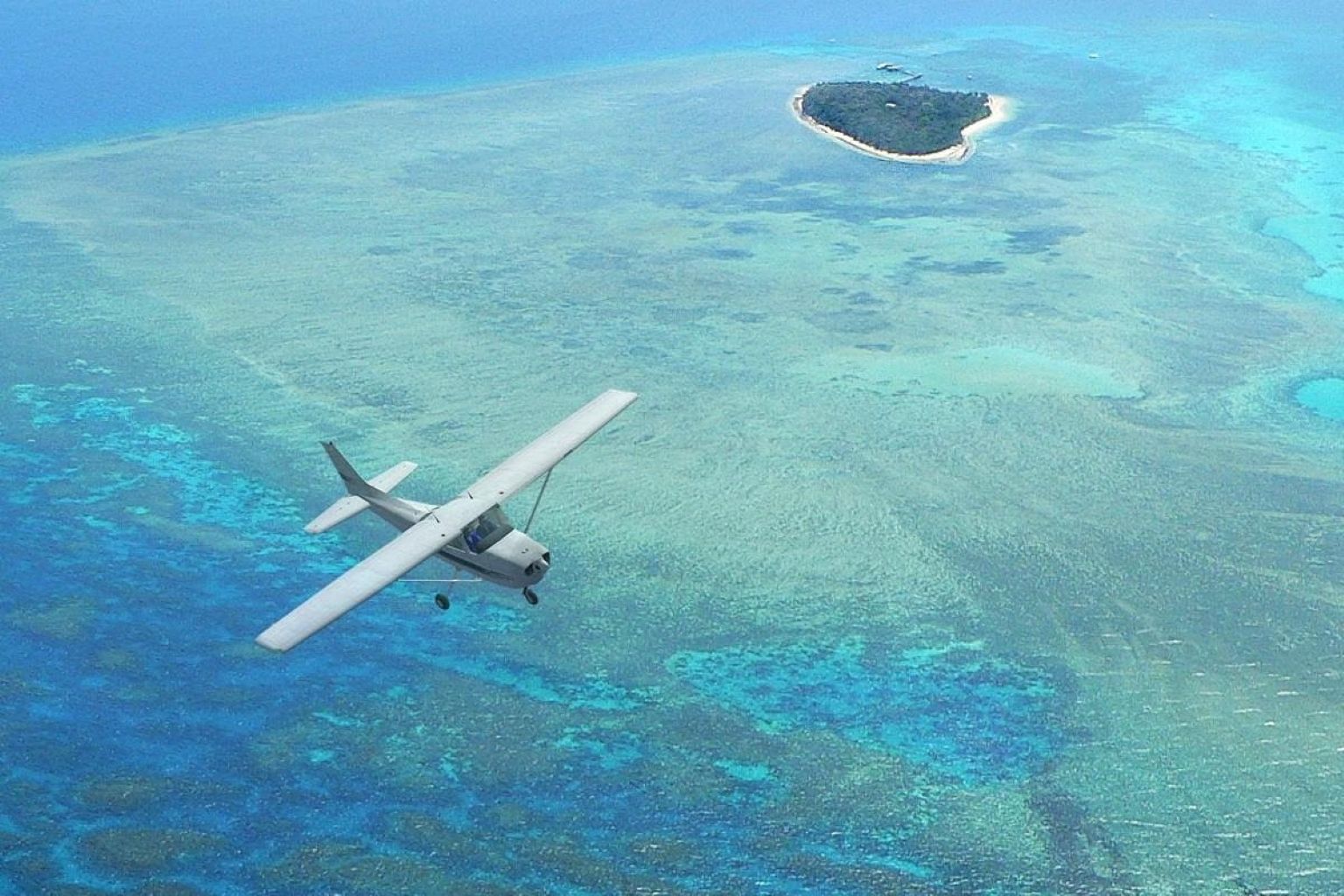 世界遺産グレートバリアリーフ セスナ遊覧飛行（全席窓側確約）＜ホテル解散＞