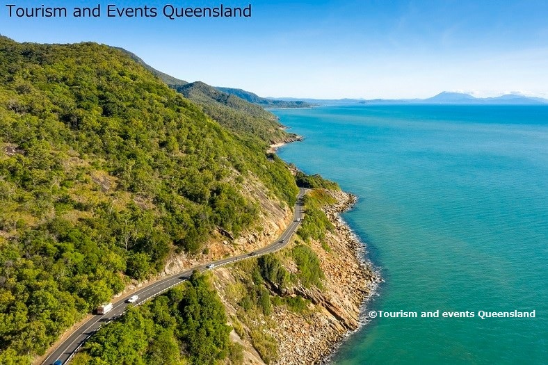 ケアンズ市内からの送迎付き！ワイルドライフハビタット動物園入園チケット+ポートダグラス市内散策