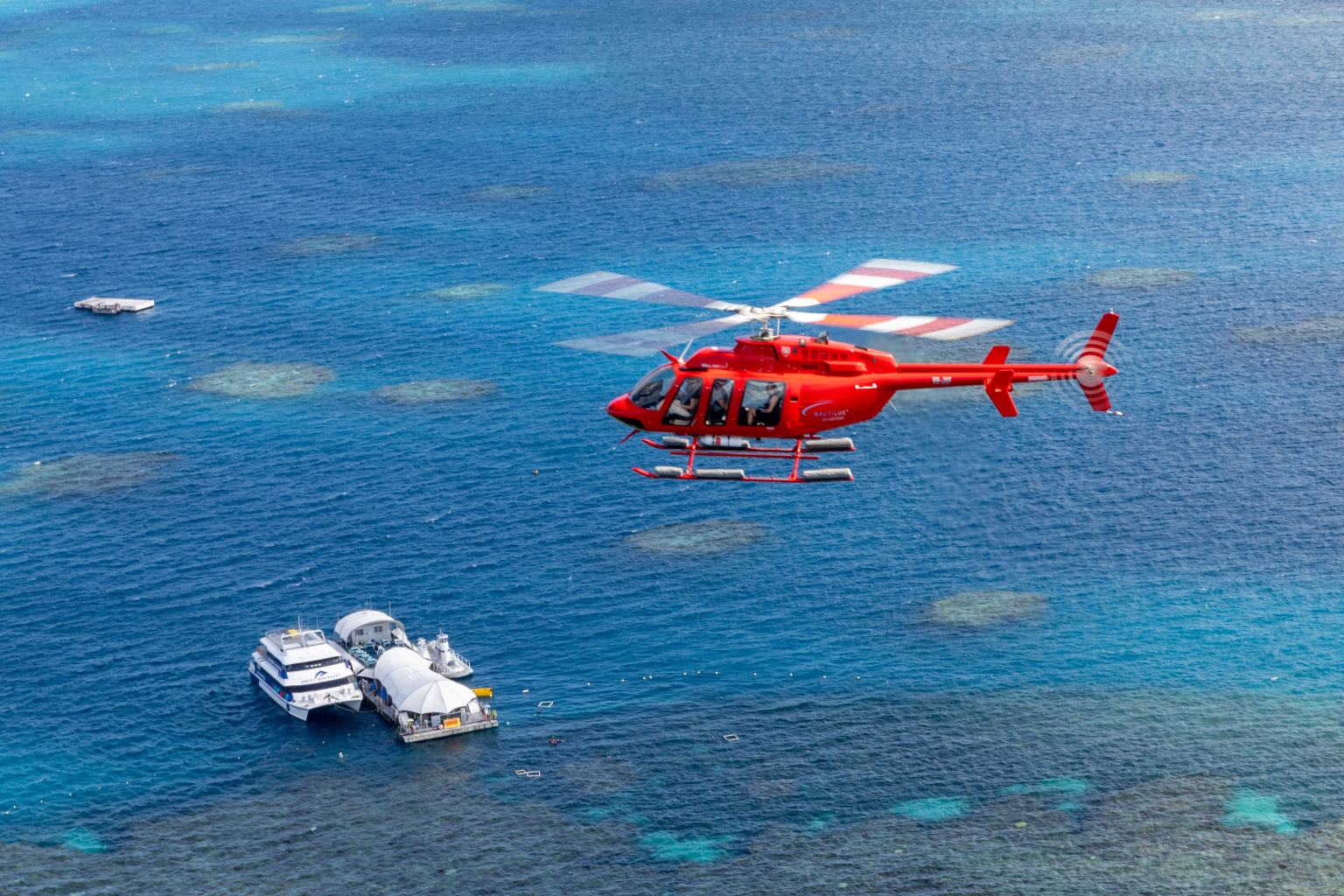 世界遺産グリーン島 【往路ヘリコプター＋復路クルーズ】