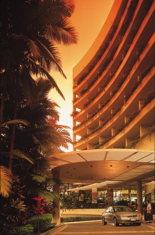 ディナー会場のヒルトンホテル入り口