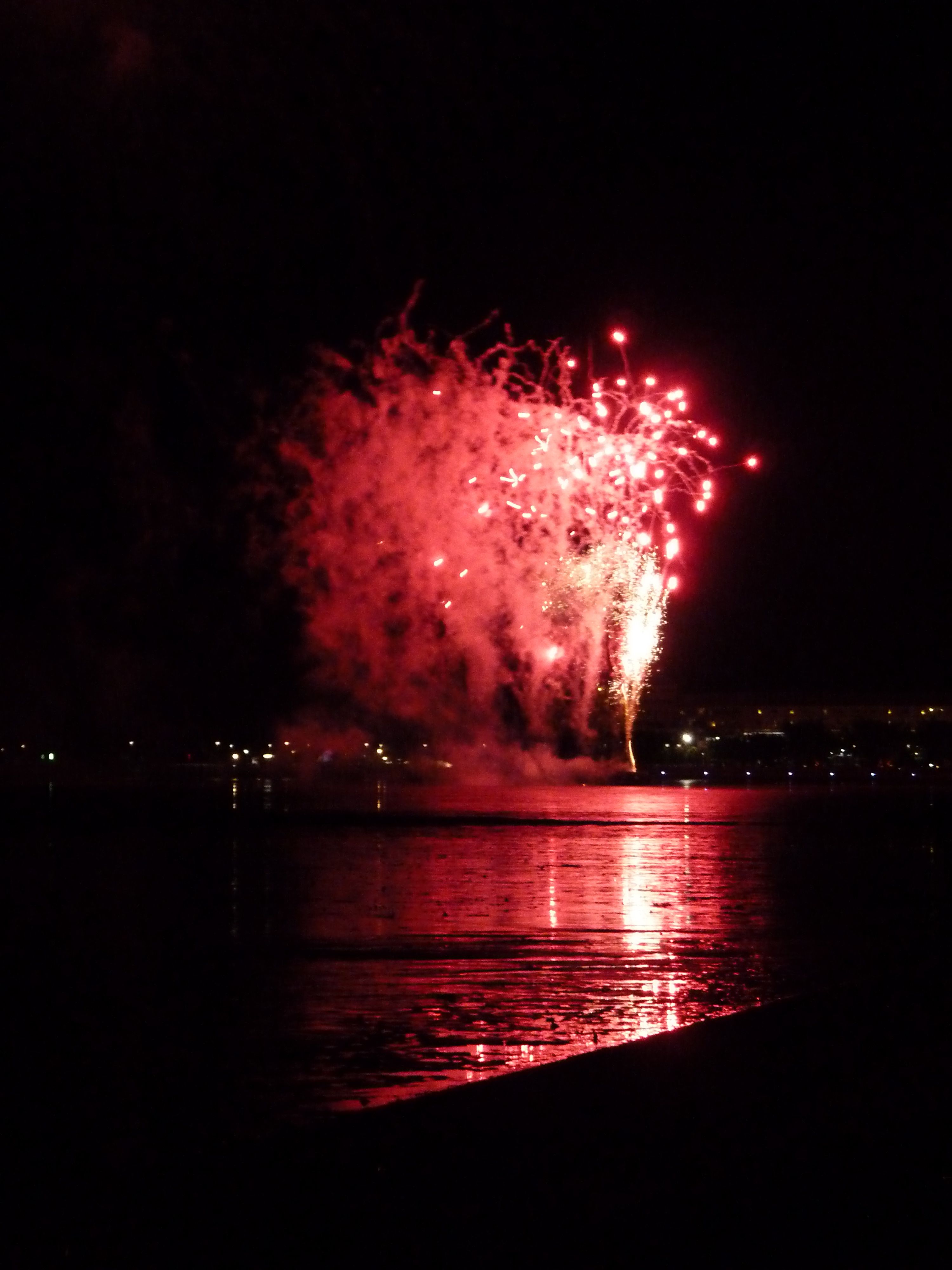 船上から眺める花火！！