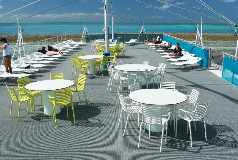 クルーズ船のデッキ