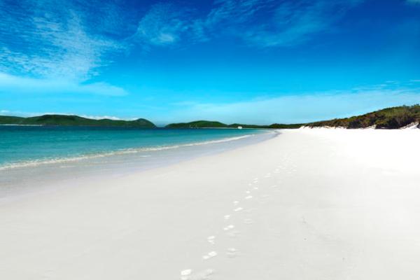 ホワイトヘブンビーチの純白のシリカサンドを体感