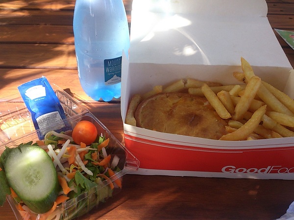 ブランチは、オージーミートパイ